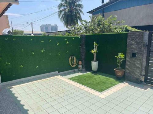 Taman Century House | Convenient Landed Walk to KSL 2Min