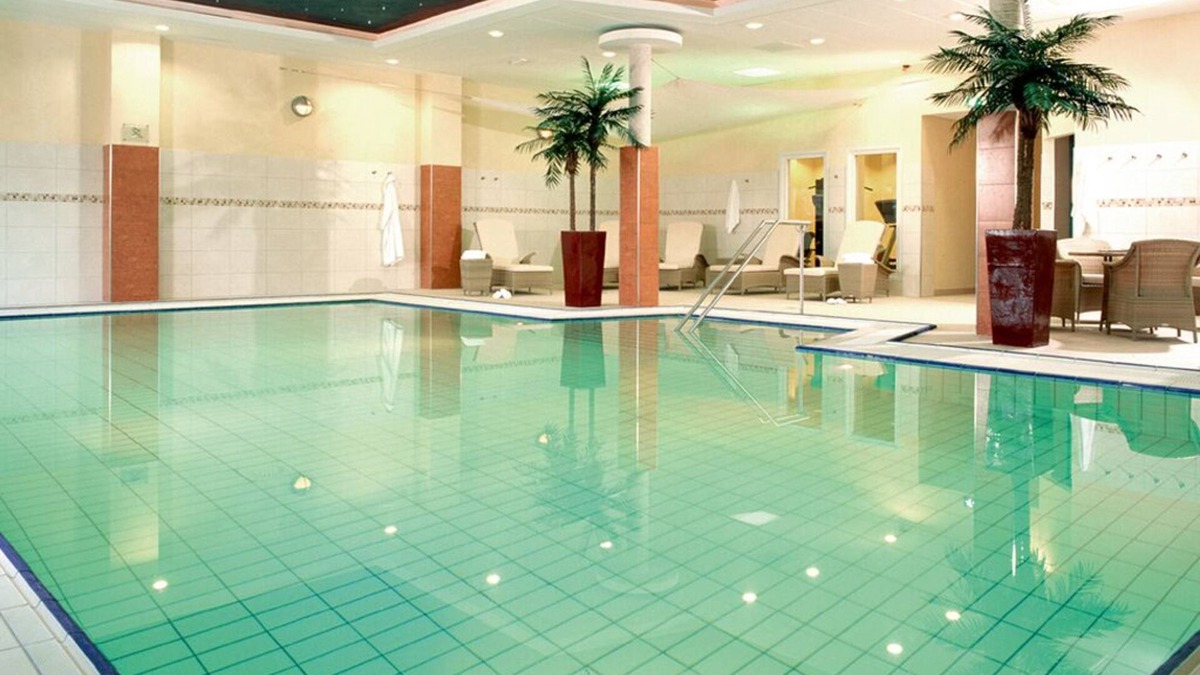 Schelfhorst Hotel | Convenient Location! Outdoor Pool, Free Parking! Close to Groninger Museum