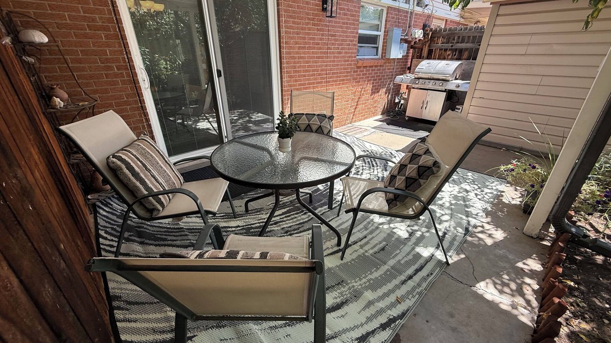Lakewood House | Convenient location and clean home