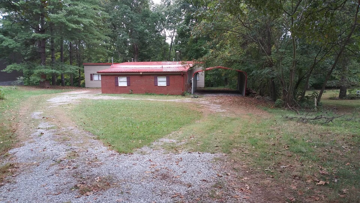 Somerset House | convenient location by the lake . just a few minutes to boat ramp .