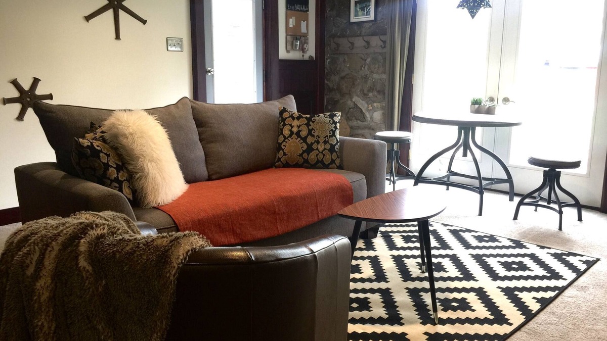 Kenilworth Apartment | Convenient Location : Charming & Stylish : Modern Amenities