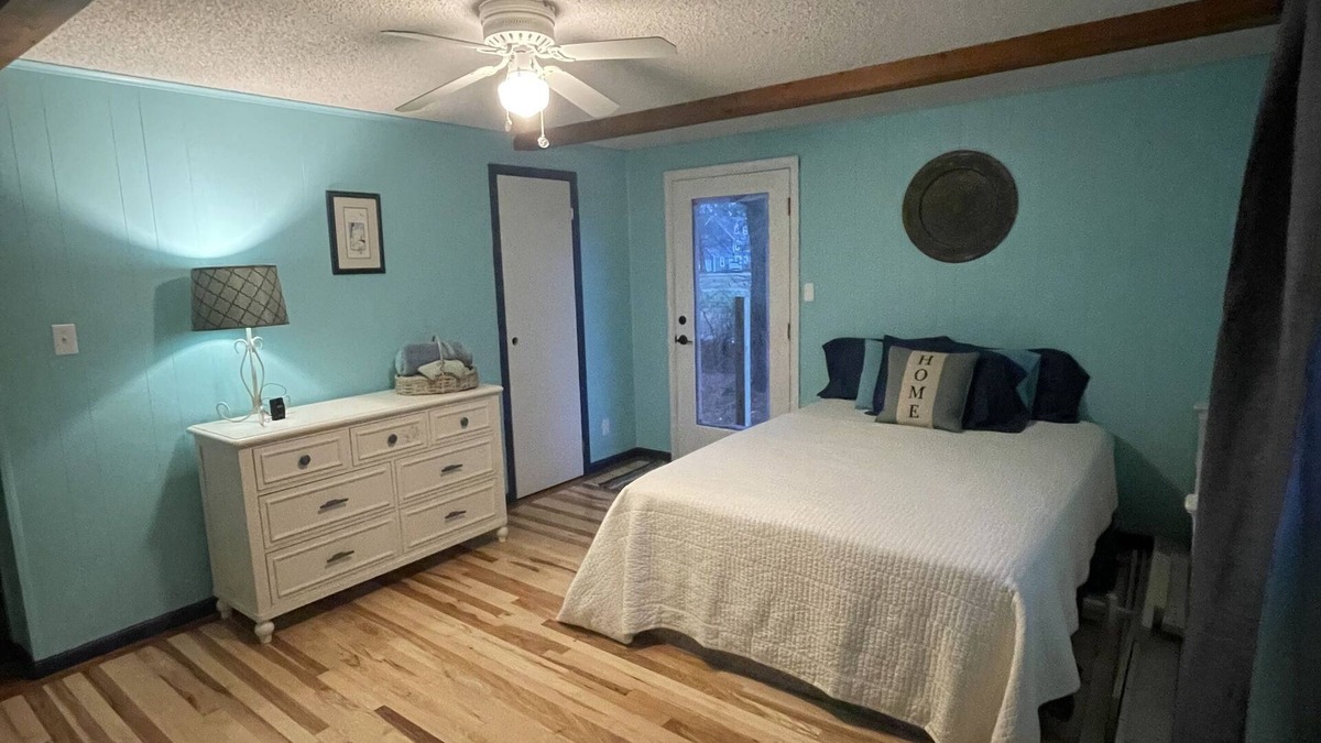 Reedville House | Convenient location! located next to Shell Landing boat ramp Reedville Va