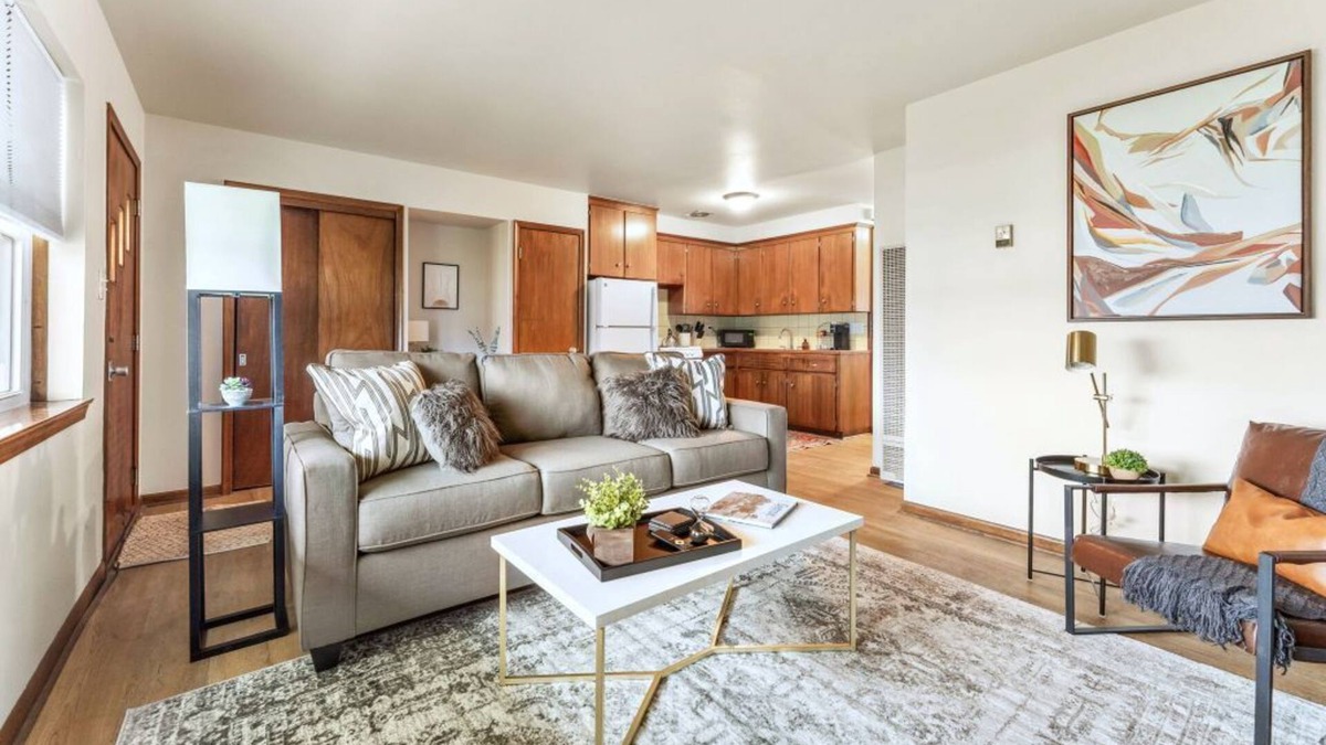Wyandotte Apartment | Convenient Location-Private entrance 1 bedroom apartment in Riverview!