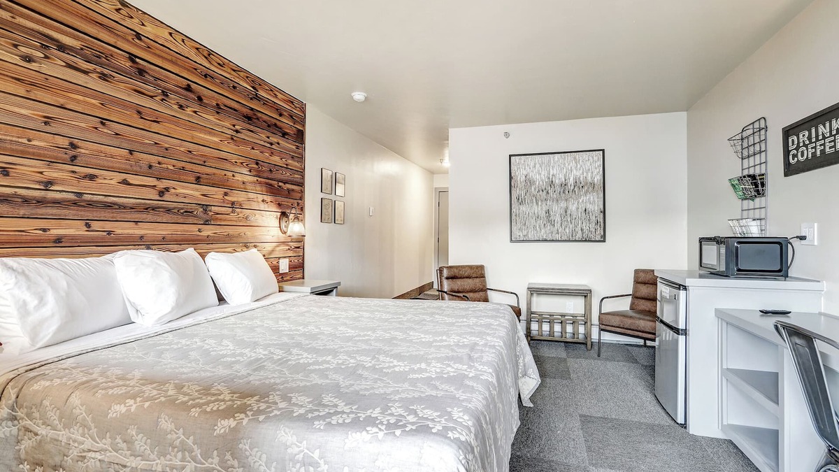 Angel Fire Hotel | Convenient Location | Elk Horn Lodge 202