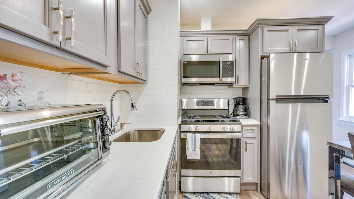North Ironbound Apartment | Convenient Newark Apartment ~ 15 Mi to Manhattan!