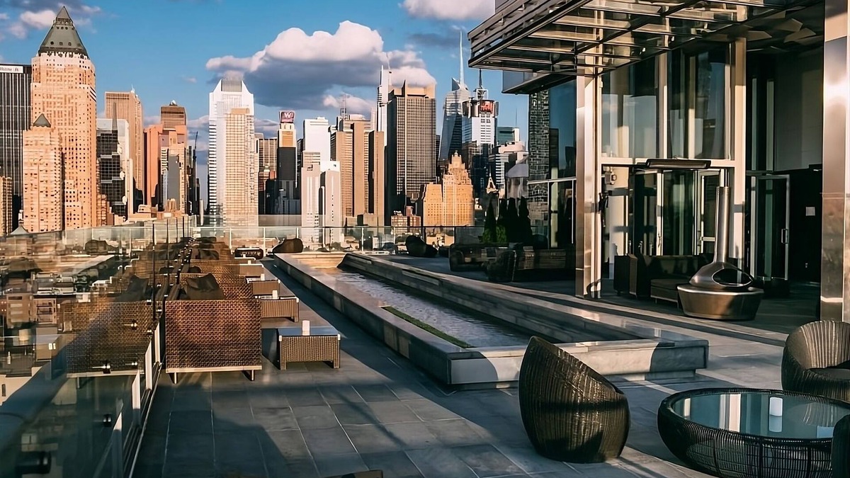 Hell's Kitchen Hotel | Convenient NVY Location! Steps to Chrysler Building, Empire State Building!