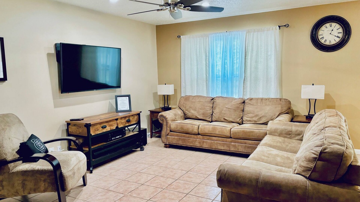 Johnson House | Convenient, Quiet and Clean Home