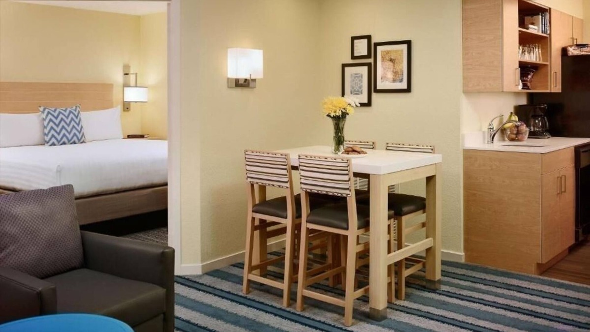 Somerset Hotel | Convenient Retreat with 2 Bedrooms, Near TD Bank Ball Park and Museum