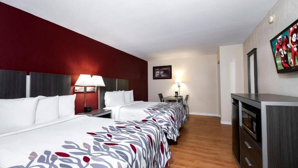 Westfield Hotel | Convenient Room Ideal for Budget Travelers near Houston's Top Attractions