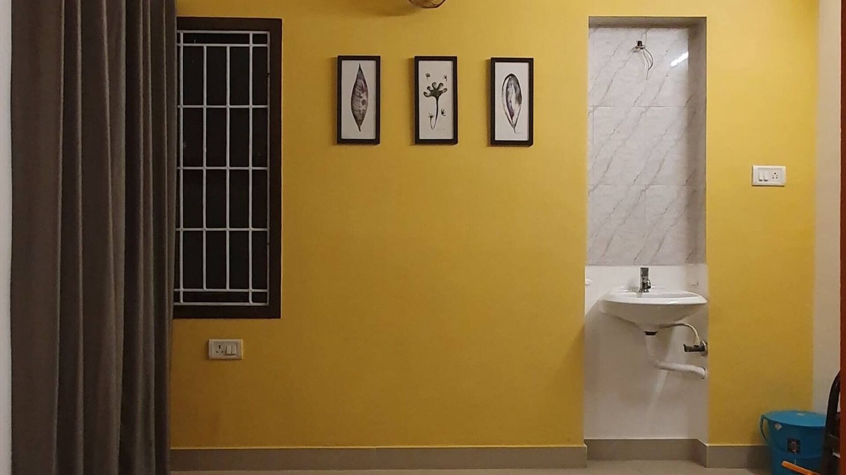 Arumbakkam Apartment | Convenient shared room in a 2bhk with all amenities at value in central Chennai.