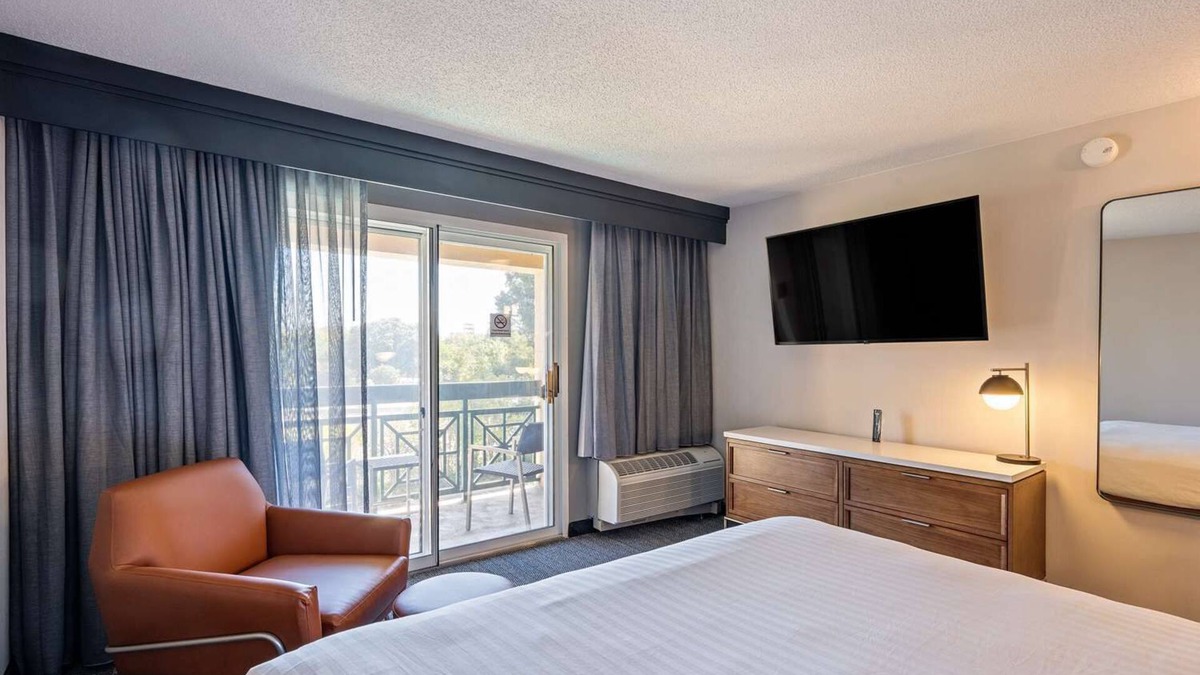San Ramon Hotel | Convenient Stay! 2 Contemporary Units, Swimming Pool, Pet-friendly, Free Parking