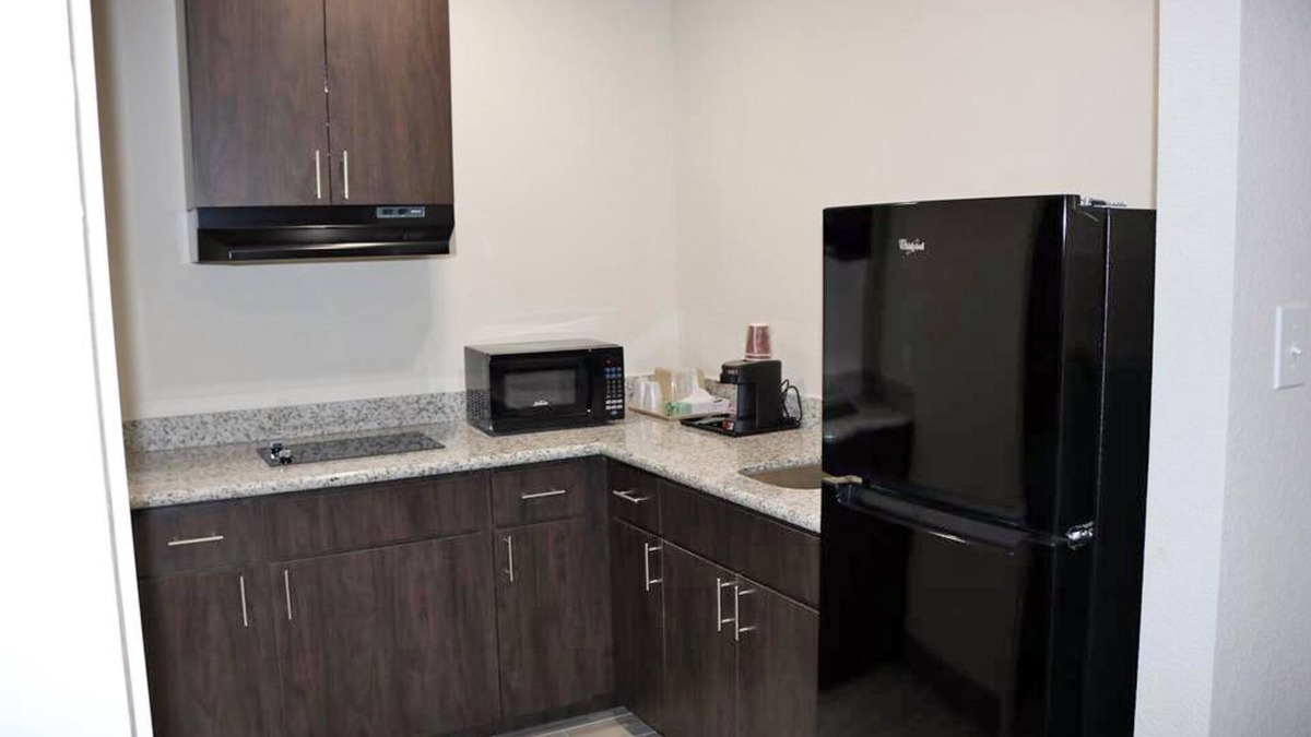 Humble Hotel | Convenient Stay for Budget Travelers: Includes Kitchenette, and Free Breakfast