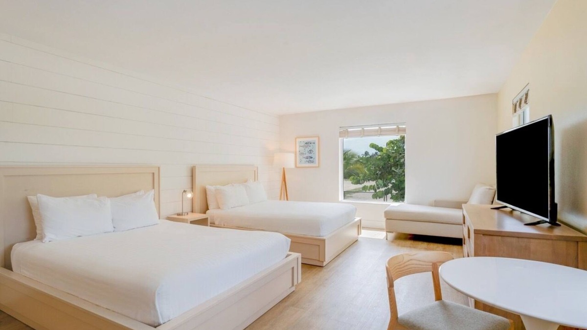 Islamorada Apartment | Convenient Stay in Florida! Free Parking, Free Breakfast, Pool, Pets Allowed