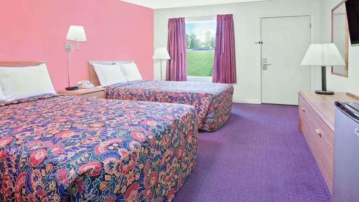Muskogee Hotel | Convenient Stay in Knights Inn Muskogee! 3 Comfortable Units, Pets Allowed
