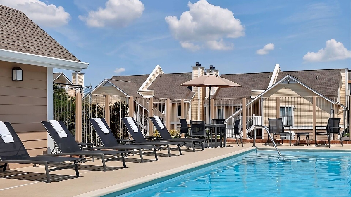 Westlake House | Convenient Stay in Westlake! Kitchen, Free Parking, Pets Allowed, Onsite Pool