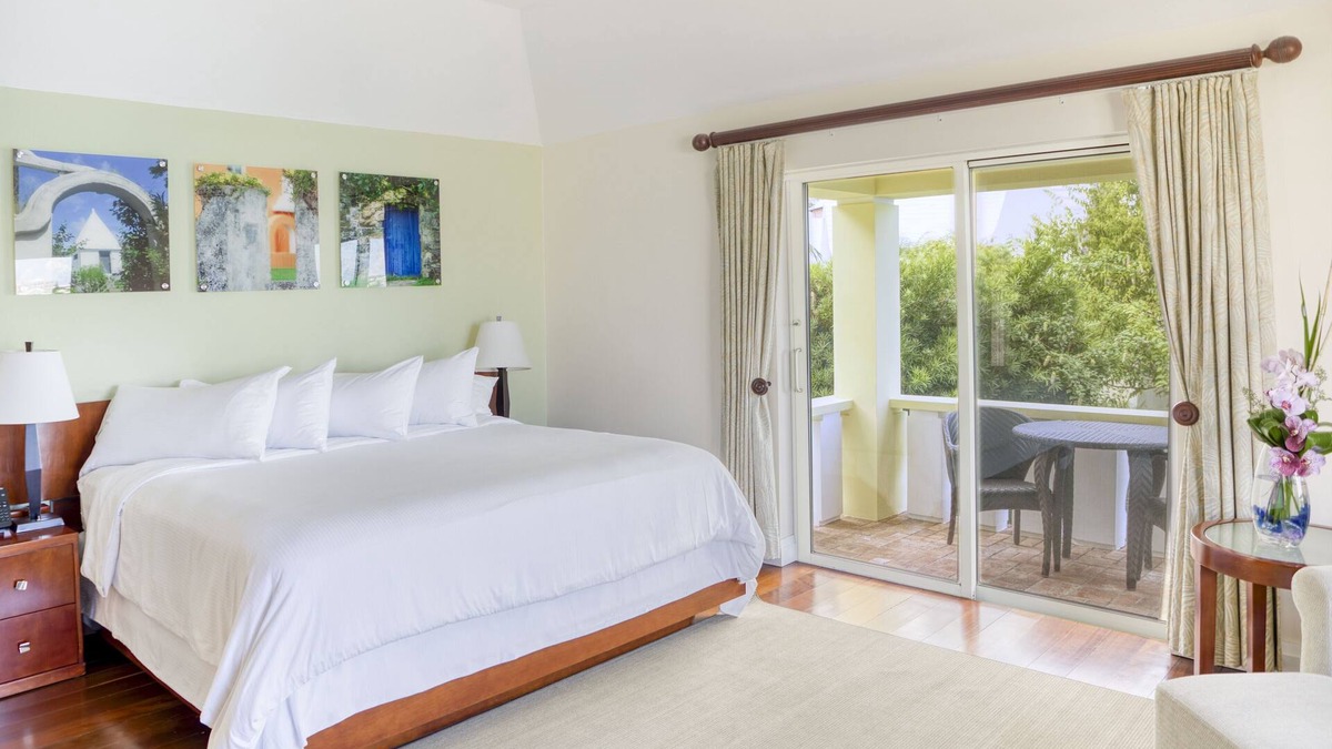Paget Hotel | Convenient Stay! Outdoor Pool, FREE Parking Close to Point Pleasant Park!