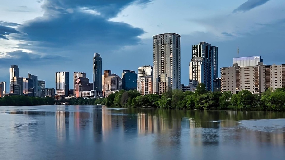 Downtown Austin Resort | Convenient Stay, Superb Location! Spacious Accommodation, Pool, Pets Allowed!