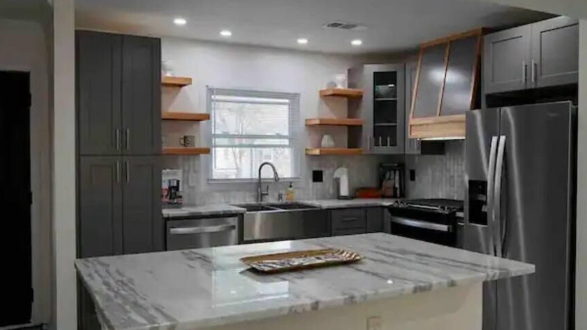 Marietta House | Convenient & stylish 2 bedroom, 2 bath with modern touch in quiet neighborhood.