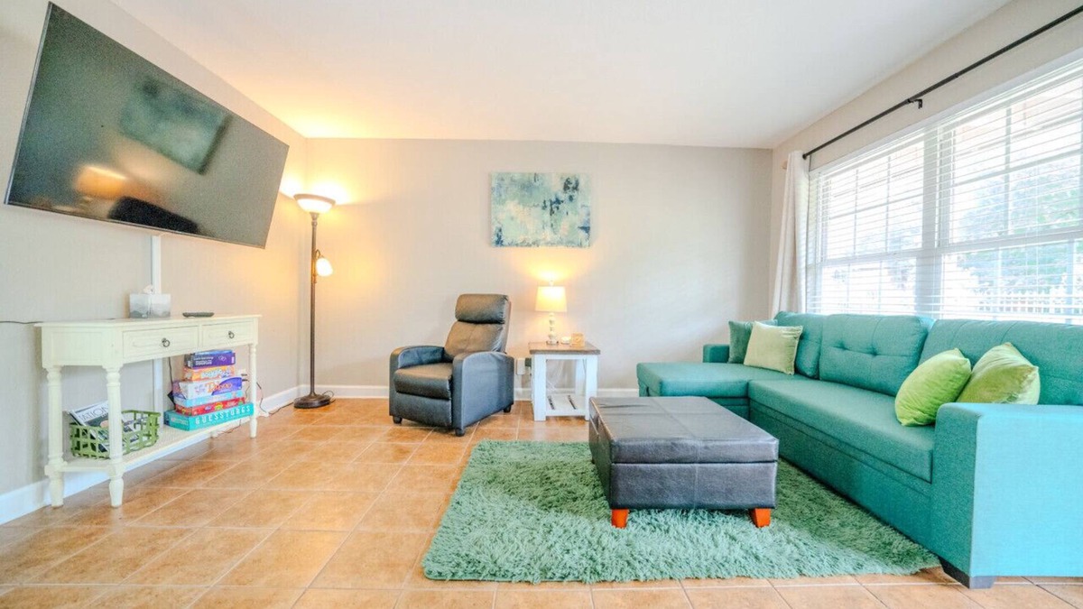Oxford Condo | Convenient to campus and The Square - Location