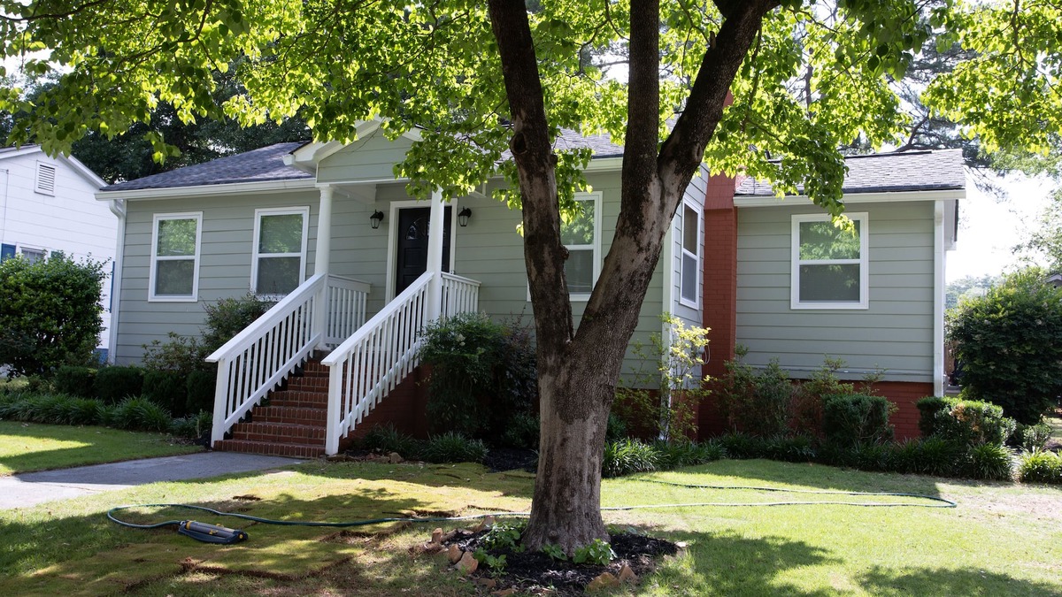 Cartersville House | Convenient to everything!