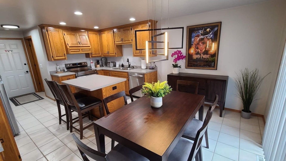 Green Bay House | Convenient to Green Bay's beltline where you can get anywhere in 15 minutes.