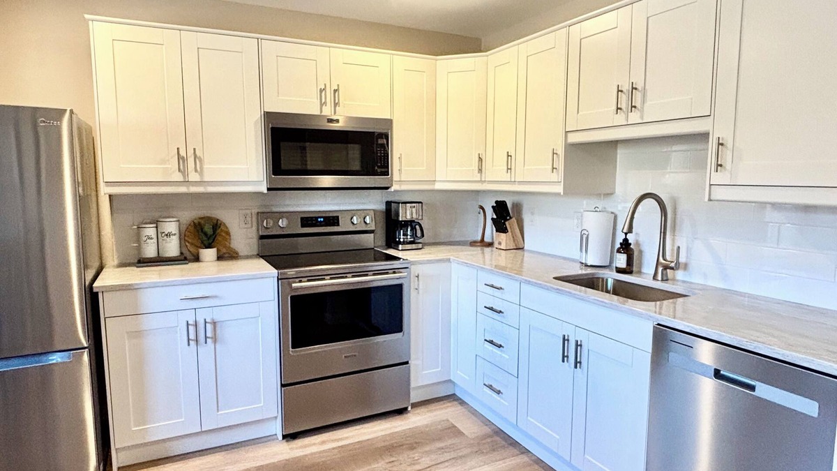 St. Louis County Apartment | Convenient to the North Shore walk to Lake Superior, centrally located 2 bedroom