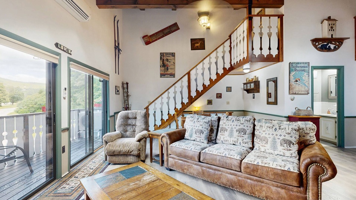 Bartlett House | Convenient Townhouse plus Loft w/Free WiFi, Full Kitchen, Gas Fireplace, & More