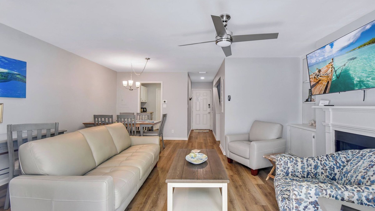 Saint Simons Heights Condo | Convenient to shops, restaurants, night life, with a community pool