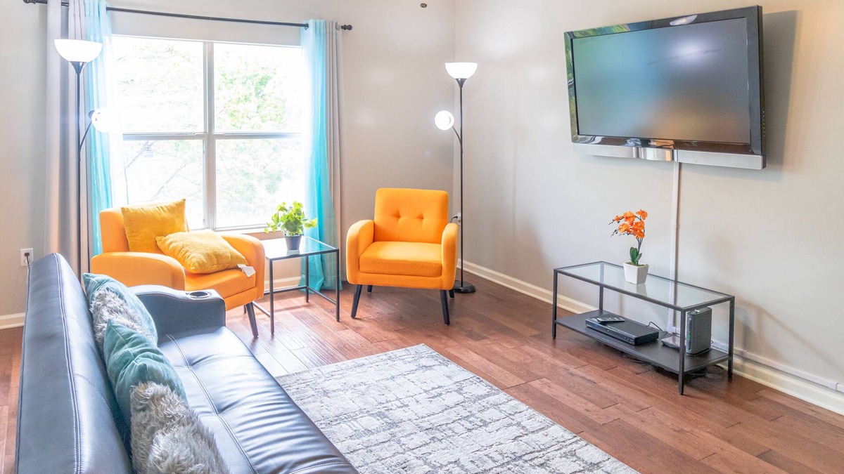South Main Historic District Condo | Convenient, Vibrant Downtown Condo full of amenities near Beale St.