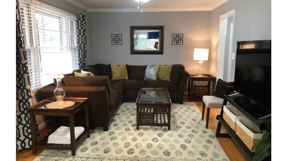 Fuquay-Varina House | Conveniently Accommodating Minutes to town