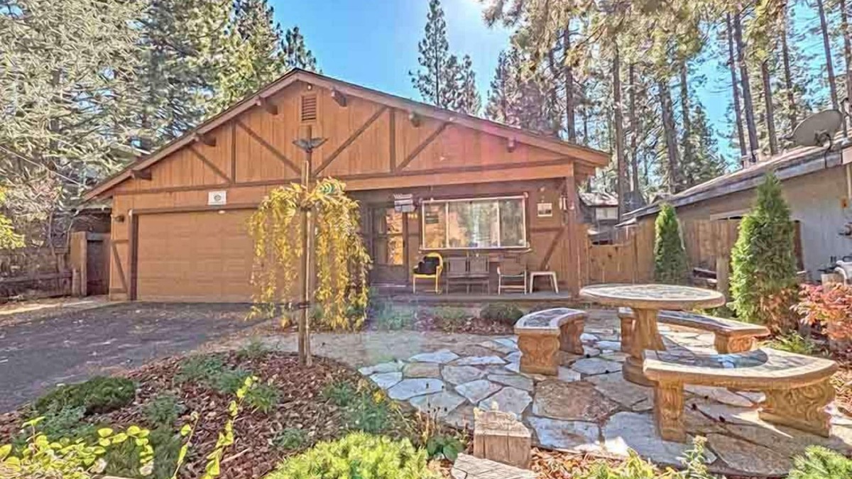 Al Tahoe House | Conveniently located Near Skiing and Beaches - Affordable, Adorable -948M~