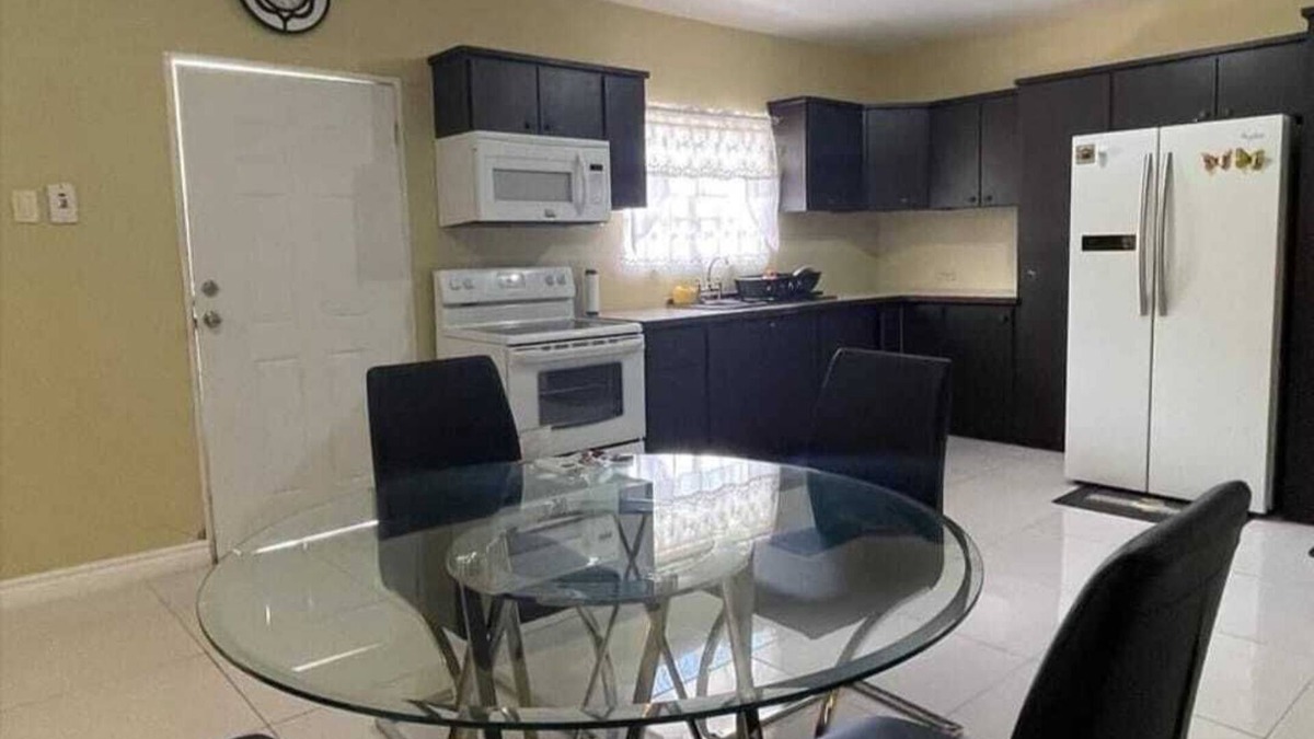 St. Helena Apartment | Conveniently located 2-bedroom apartment in Saint Helena with WiFi, AC & laundry