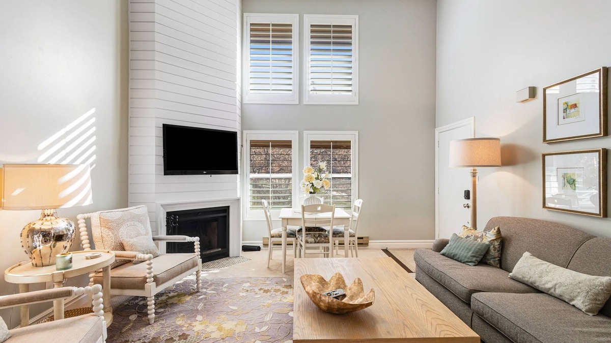 Wolf Creek Condo | Conveniently located condo close to top-ranked skiing with pickleball & sauna
