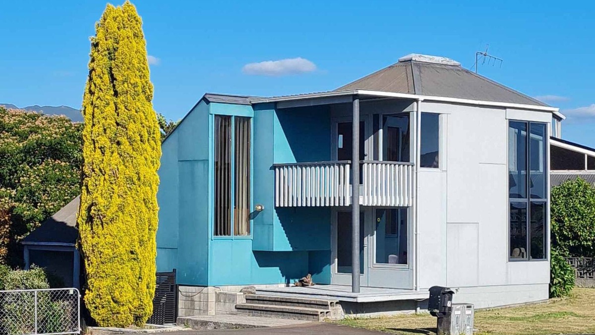 Taupo House | Conveniently located family-sized bach