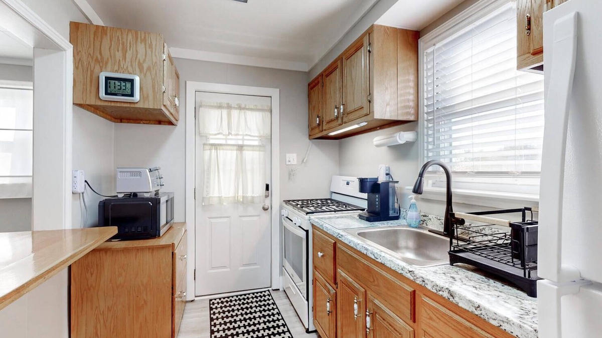 Rosedale House | Conveniently Located House with Exclusive Parking, Minutes to Downtown Baltimore