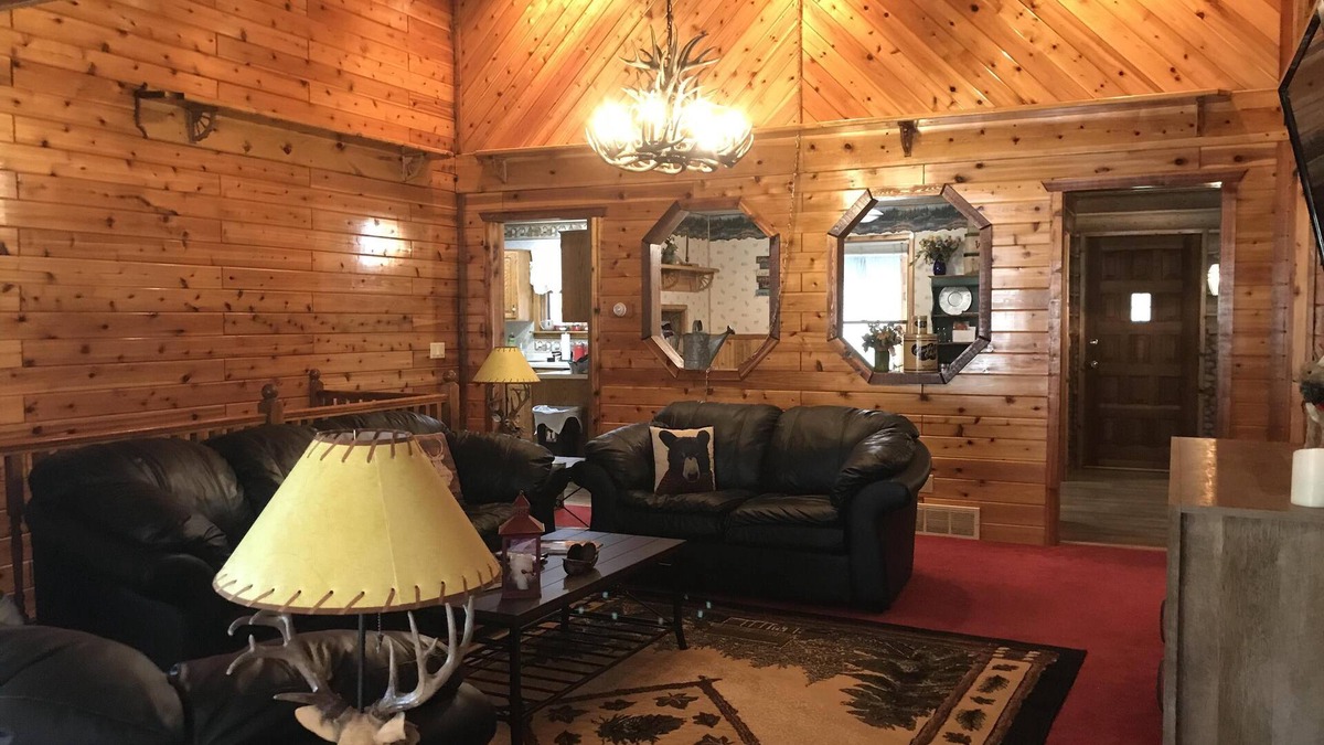 Wetmore House | Conveniently Located Lodge For Easy Access To Adventures In The Hiawatha Forest