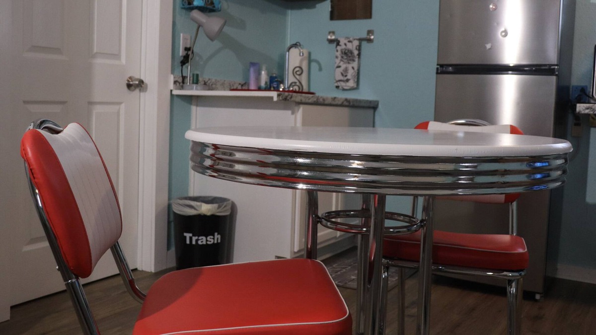 Saint Jo Cabin | Conveniently located near downtown Saint Jo