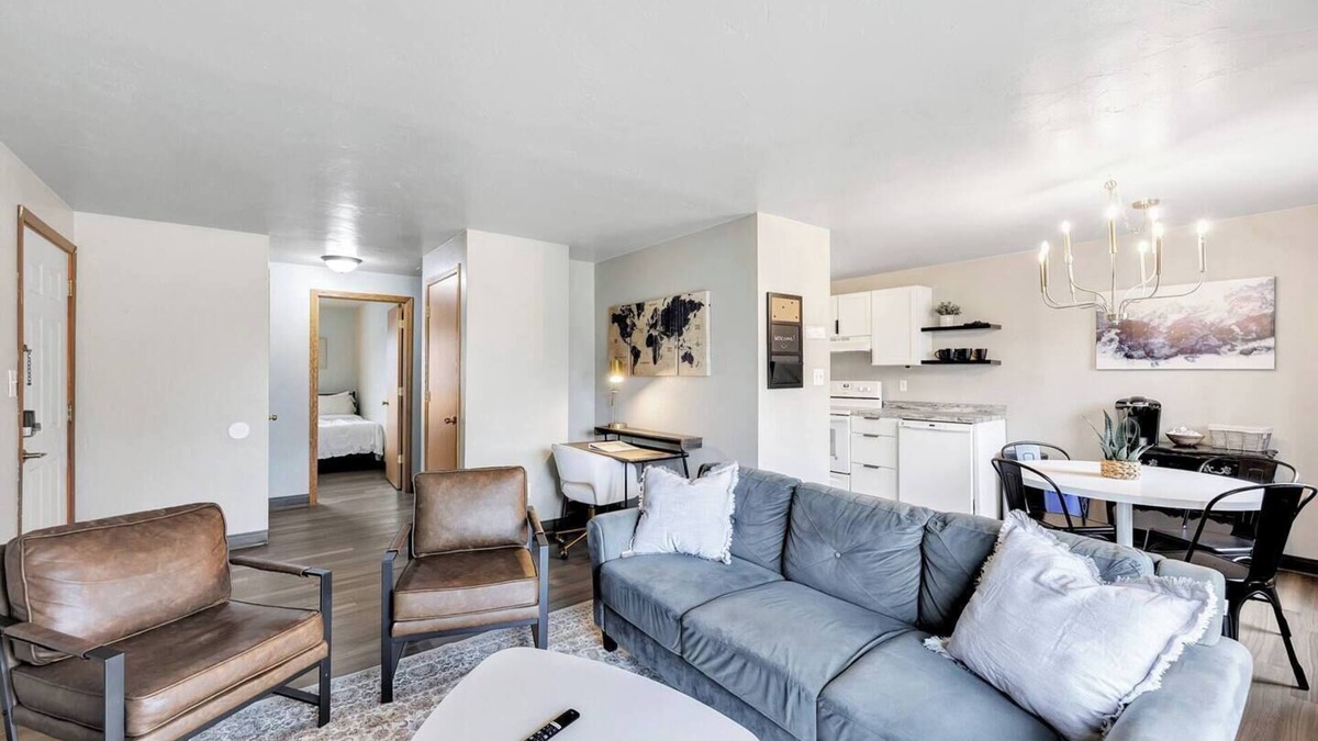 Bellevue Apartment | Conveniently Located Two-Bedroom Suite