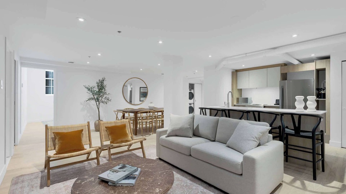 Chinatown Apartment | Convention Center-Old Mtl 4BDRS-4BA