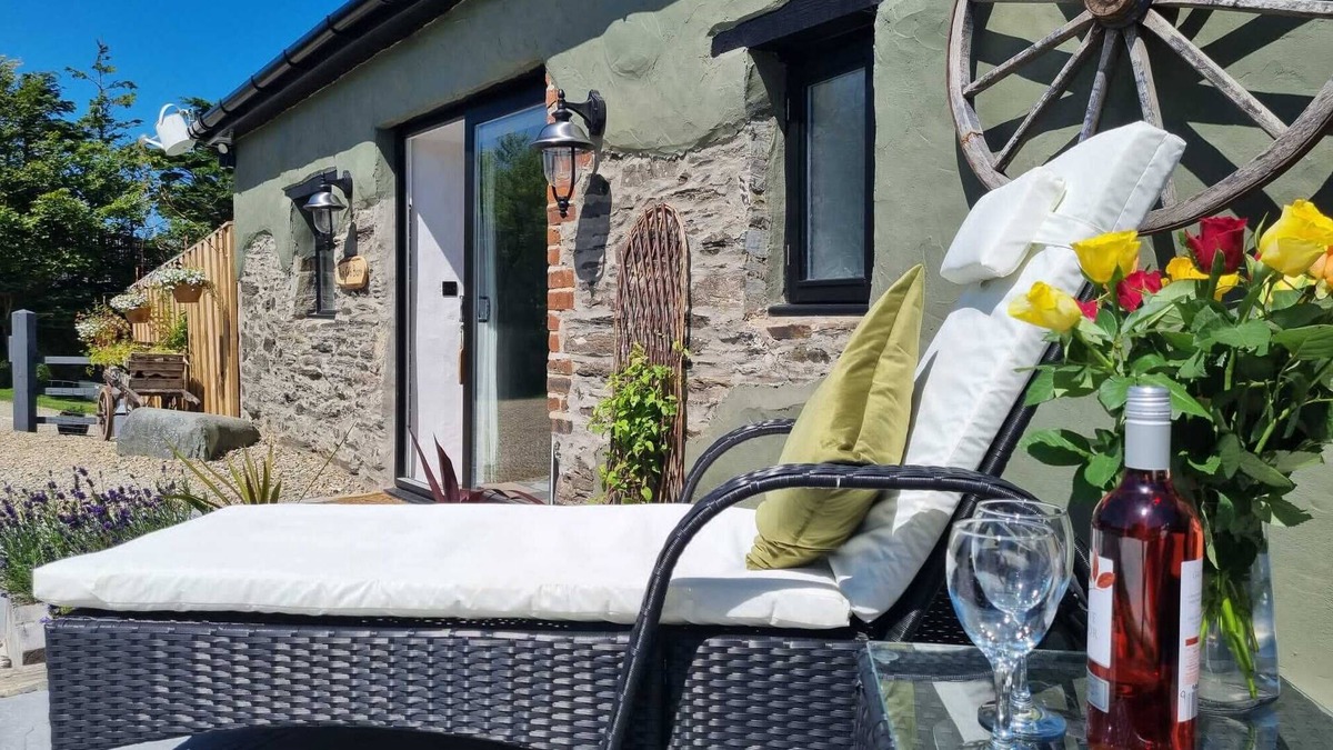 Felinwynt House | Converted Barn close to beaches & coastal path!
