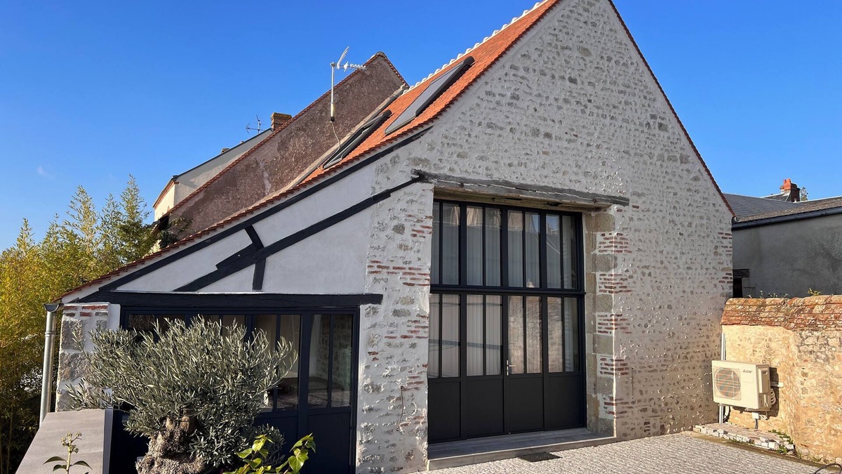Checy House | Converted barn with superb canal views