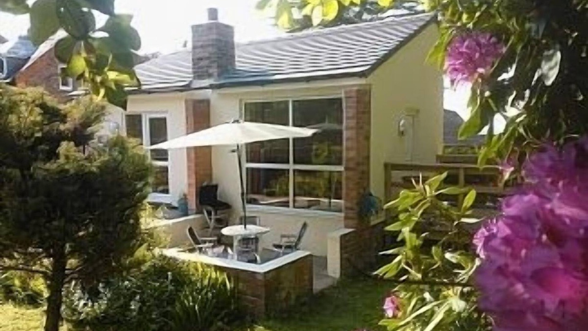 Frodsham Apartment | Converted Coach House Nestled Into The Lower Slopes Of Frodsham Hill