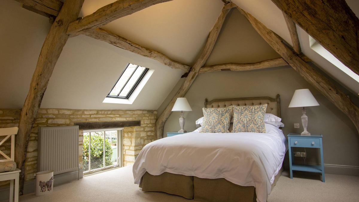 Cirencester Cottage | Converted Luxury Barn - The Potting Shed - Grade II listed