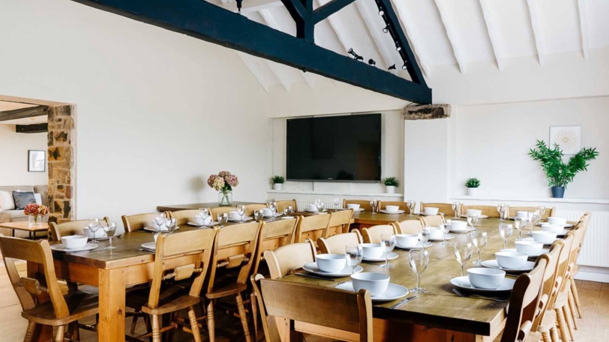 Cauldon Low House | Converted pub, sleeping up to 34 guests. Close to Alton Towers and Ashbourne.