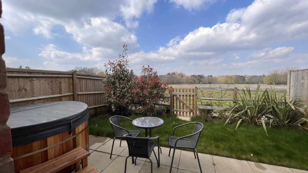 Bookham House | Converted Saddlery in the country!