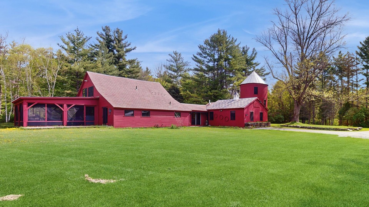 Dorset Apartment | Converted silo apartment, peaceful grounds, two ponds, kitchenette, internet