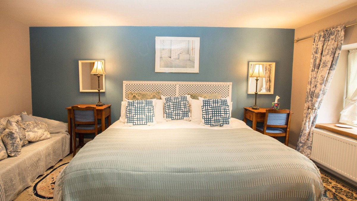 Kirkbymoorside Cottage | Converted stable mews cottage with kingsize bed