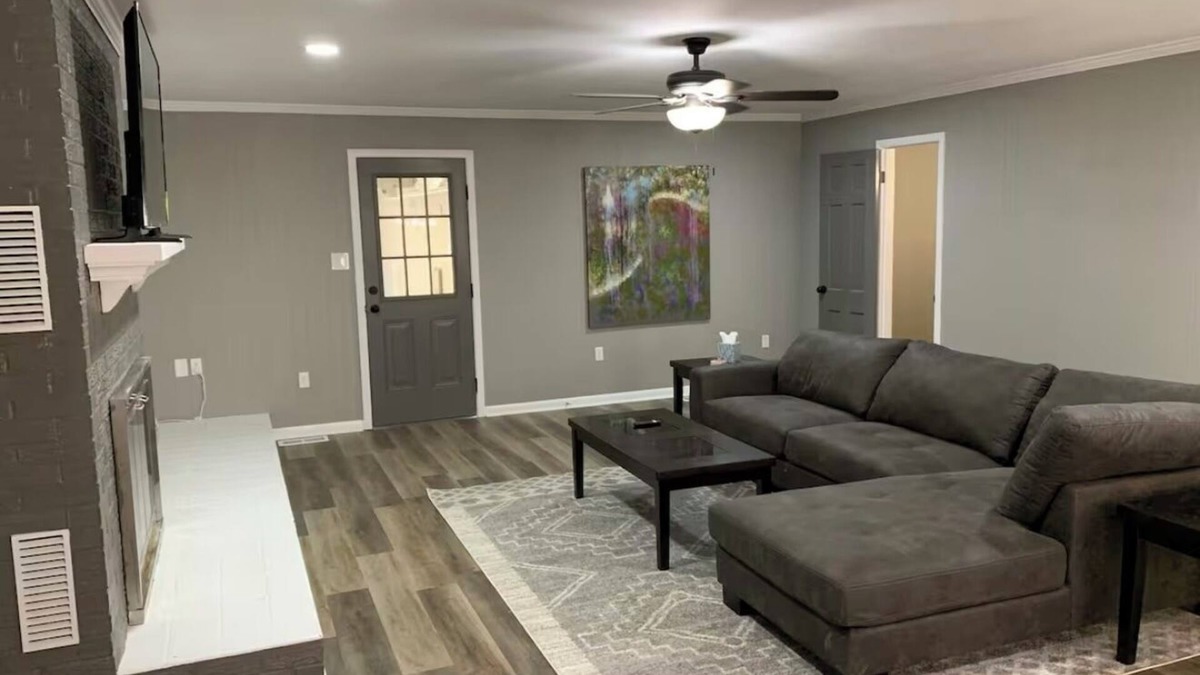 Conway House | Conway White House: Sleeps 18, Game Room, Pool