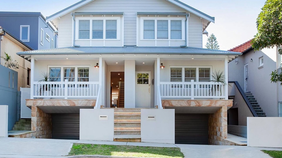 Randwick House | Coogee Oasis is Beach House with Pool Moments to Coogee Beach