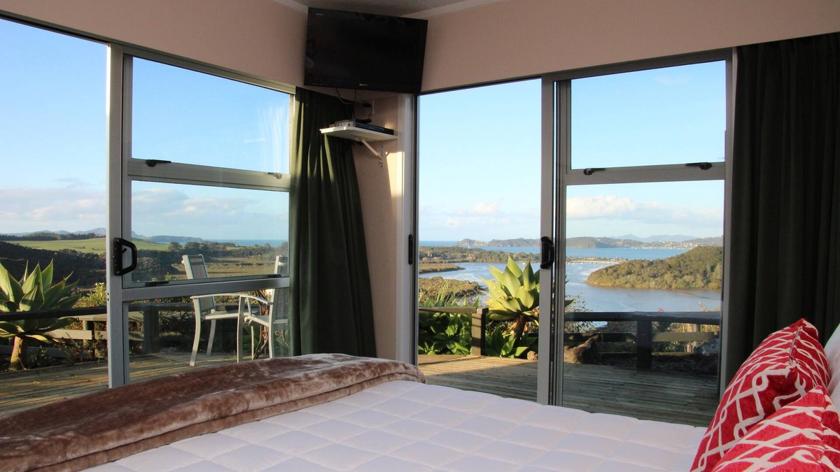 Haruru Hotel | Cook's Lookout Motel